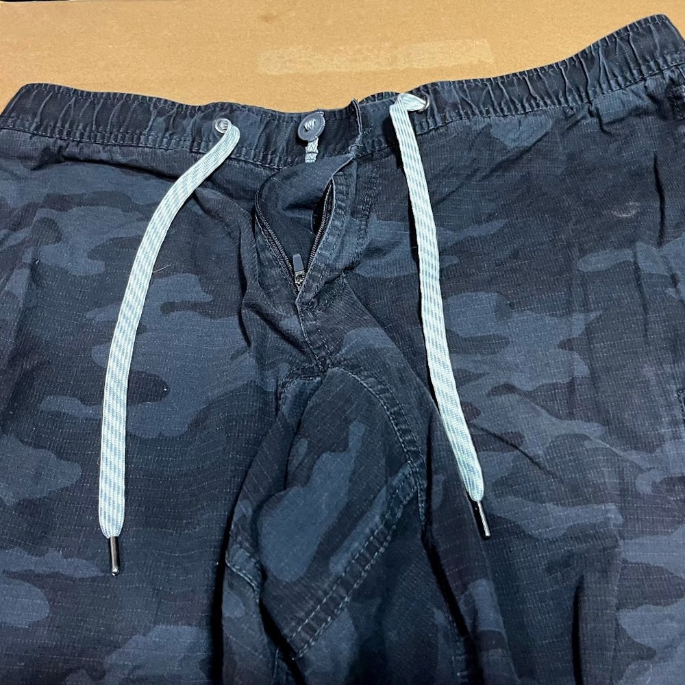 Vuori Mens Lightweight Ripstop Camo Joggers, Size XL, Very Good Condition